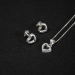 Conjunto de collar y topitos de corazón con cristales de circón en plata ley 925