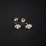 Topitos con forma de ojo en plata ley 925