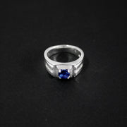 Anillo tipo sello en plata ley 925 certificada con circón azul 