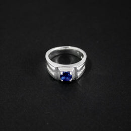 Anillo tipo sello en plata ley 925 certificada con circón azul 