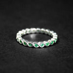 Anillo tipo churumbela  en plata ley 925 con cristales de circón verde