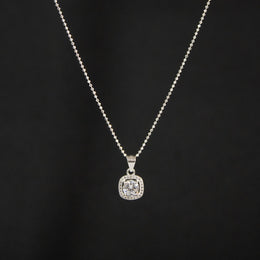 Collar cojín de circón y cadena delgada diamantada en plata ley 925