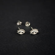 Topitos con forma de ojo en plata ley 925