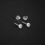 Topitos redondos con circón o cristal transparente en plata ley 925