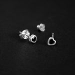 Topitos en forma de corazón pequeño en plata ley 925 con circón negro 