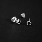 Topitos en forma de corazón pequeño en plata ley 925 con circón negro 